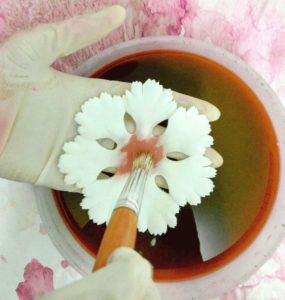 Corolla garofano seta voile tintura tecnica sfumata ricamo haute couture