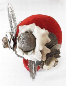 Fascinator vintage in pelle