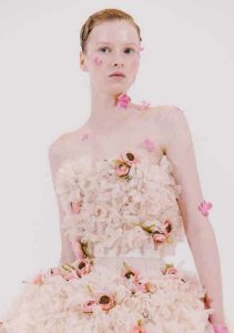 Abito Couture con di petali in seta e ranuncoli artigianali