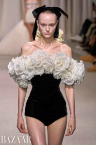 Body con decoro di rose artigianali in seta Alta Moda