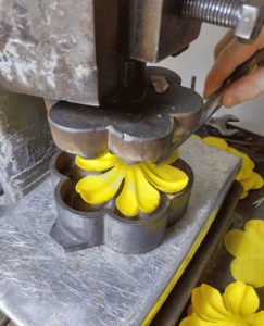 Corolla camelia seta stampata stampo ottone