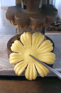 Corolla margherita seta ricamo stampo ottone