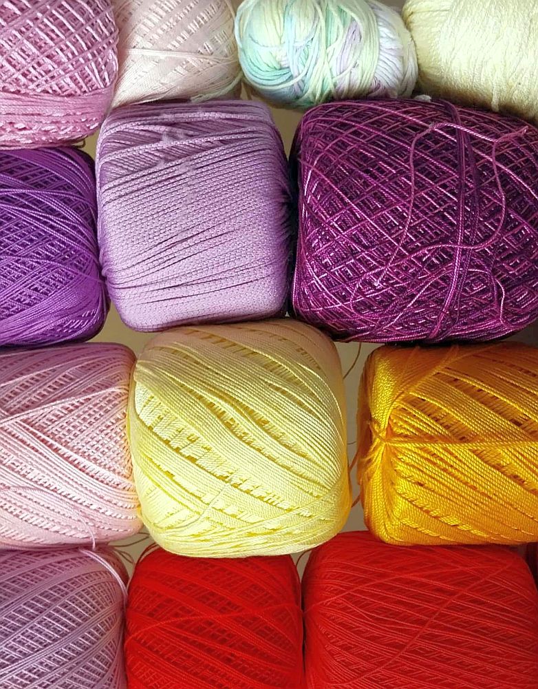Cotone crochet moda e gomitoli colorati per pizzi e fiori