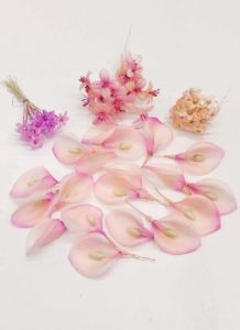 Dettagli tralcio calle fiori di lilla margherite seta dipinta tecnica sfumata