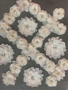 Dettaglio ricamo floreale Asja artigianato di lusso italiano