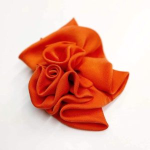 Fiore sartoriale in cady di seta pura ready-to-wear