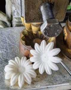 Modellazione 3D corolle margherita da ricamo in seta pura