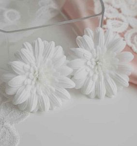 Orecchini sposa margherite seta accessori floreali da matrimonio