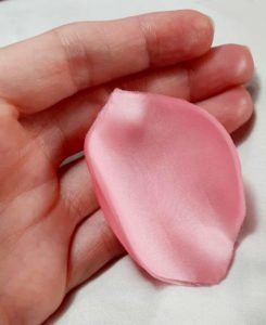 Petalo di magnolia in doppia organza di seta Acqua di Parma