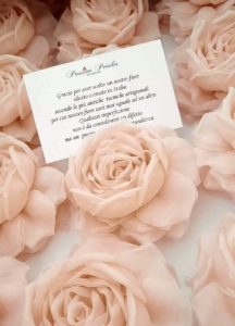 Produzione Rose smerlate in seta Gambattista Valli Haute Couture
