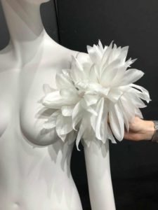 Composizione di petali in seta pura