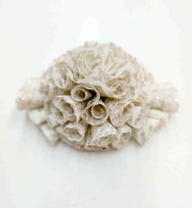 Spilla brooch in seta stampata e lurex accessorio cerimonia haute couture