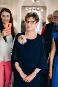 Spilla fiore artigianale dalia stilizzata in seta dipinta a mano