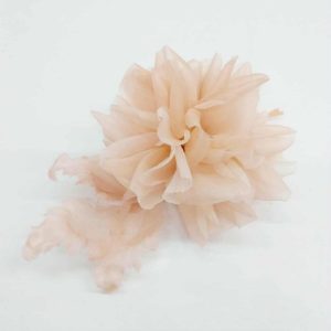 Spilla fiore fantasia in voile di seta accessorio cerimonia