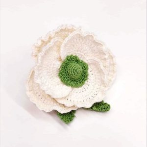 Spilla papavero bianco in crochet fatto a mano accessorio moda
