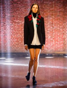 Spille boccioli di rosa in raso di seta evento The One Milano