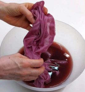 Tintura naturale seta pura organza uva ecosostenibilità tralcio